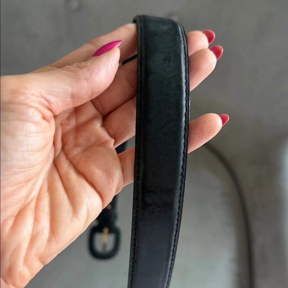 First Issue chic black